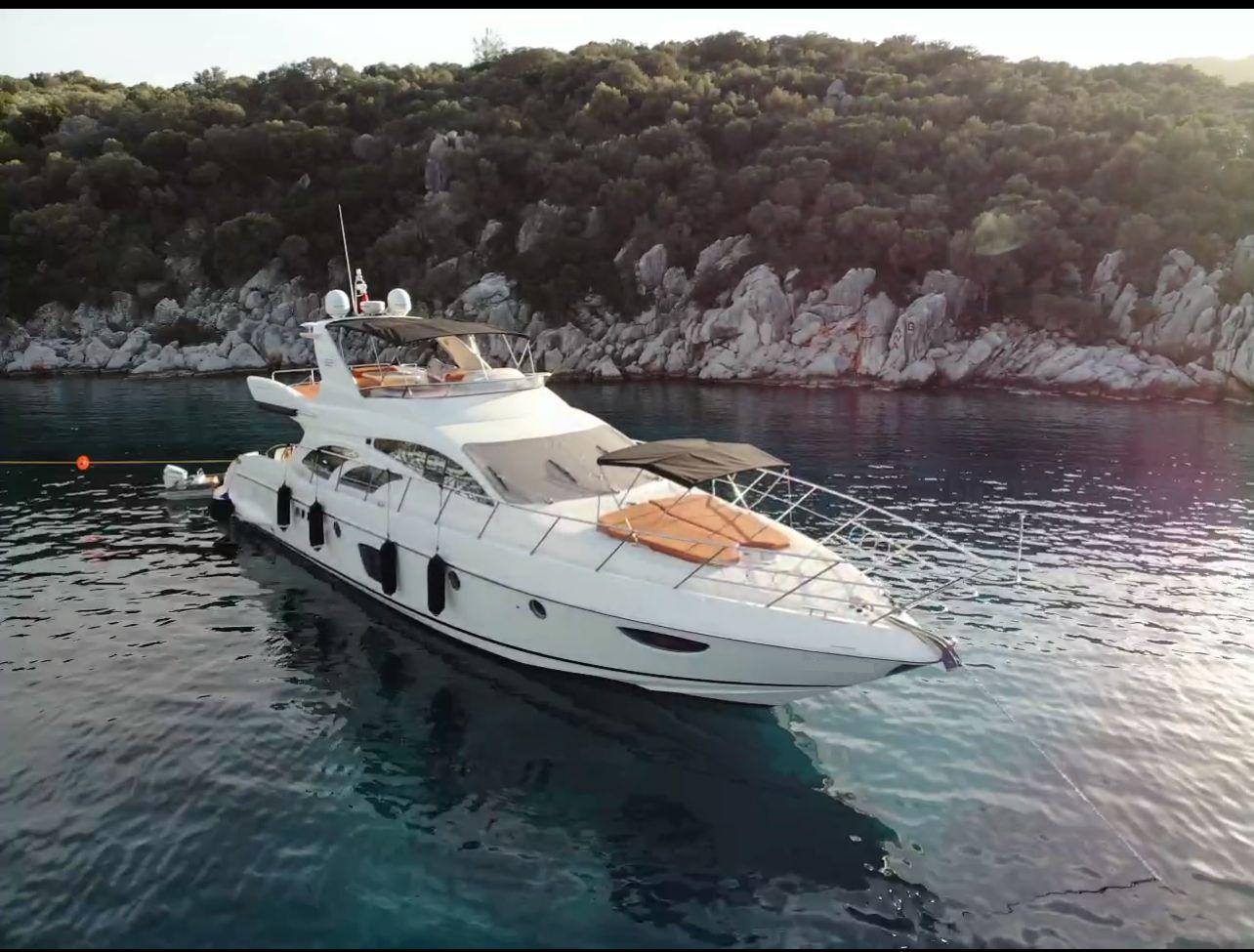 Azimut 62