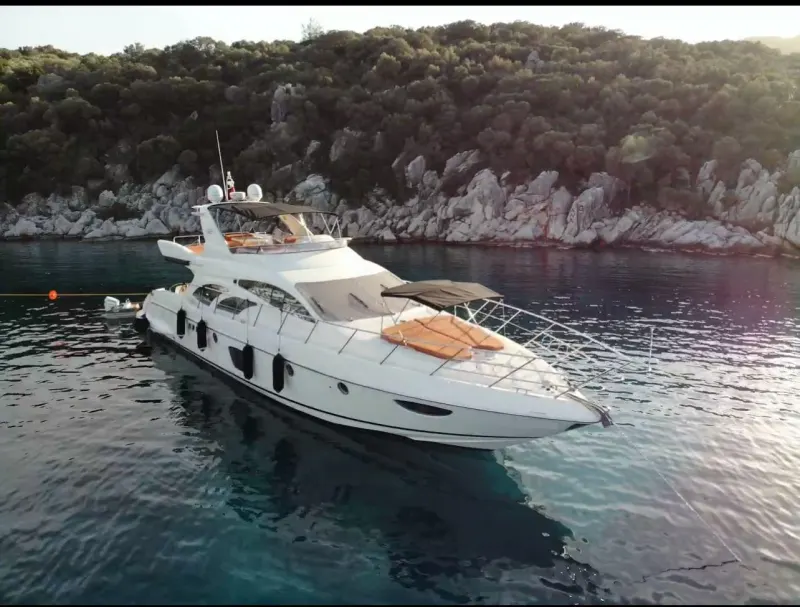 Azimut 62